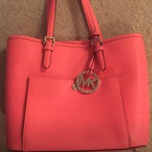 Michael Kors coral color perfect for summer !